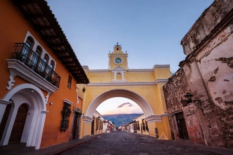 El icónico Arco de Santa Catalina en Antigua Guatemala.